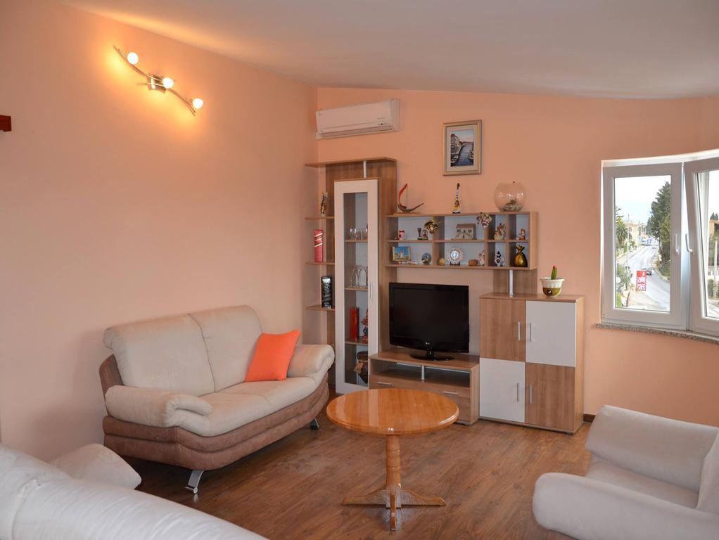 Apartman Julienne Kaštela Habitación foto